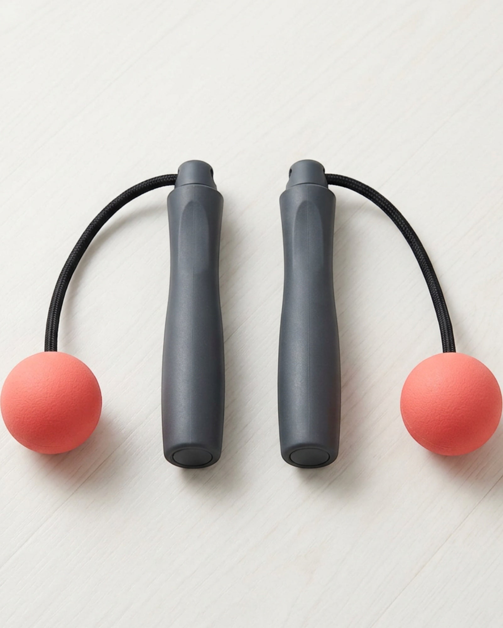 Plvbd Cordless Weighted Ball Jump Rope 180 g Charcoal Coral - Lifestyle view